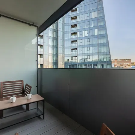 Hanza Tower Studio 720 Apartment *
